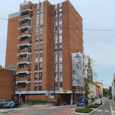 City Apartman Сегед Экстерьер фото